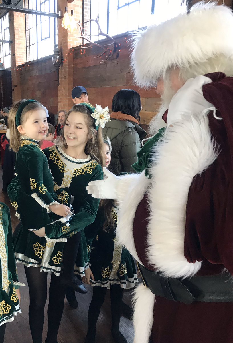 motorcityirishd's tweet photo. We had breakfast with Santa at Cork &amp; Gabel this morning! It was such an honor to perform for THE REAL Santa Claus!! ❤️☘️🎄
#irish #irishdance #irishmusic #detroit #detroitirish #corktown #rochesterhills #rochestermi #puremichigan #michigan #michiganirish https://t.co/SJCXZJ5wC3