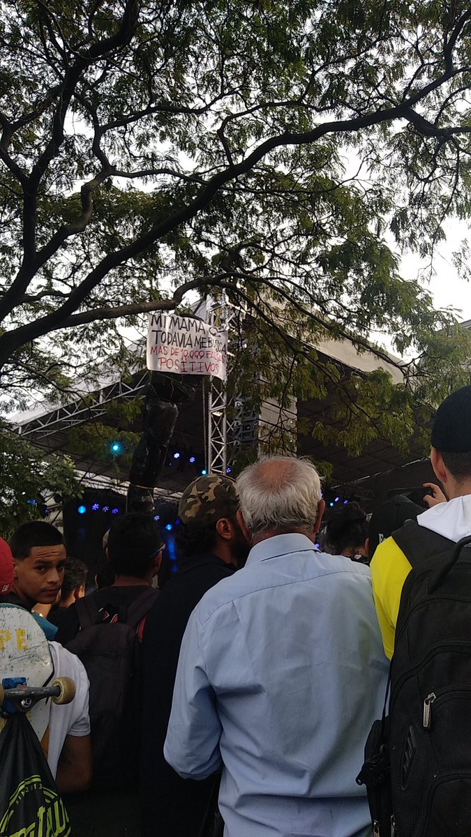 ktramirezrincon's tweet photo. #MedellinResisteCantando https://t.co/p44o8dwWJo