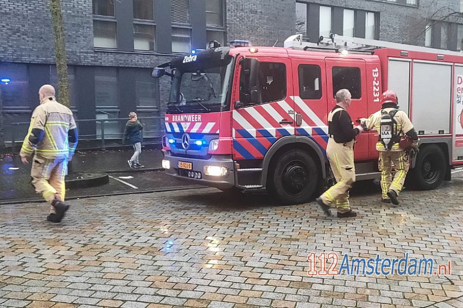 Woningbrand aan de Sanne Sanneshof in #Amsterdam snel onder controle. 112Amsterdam.
