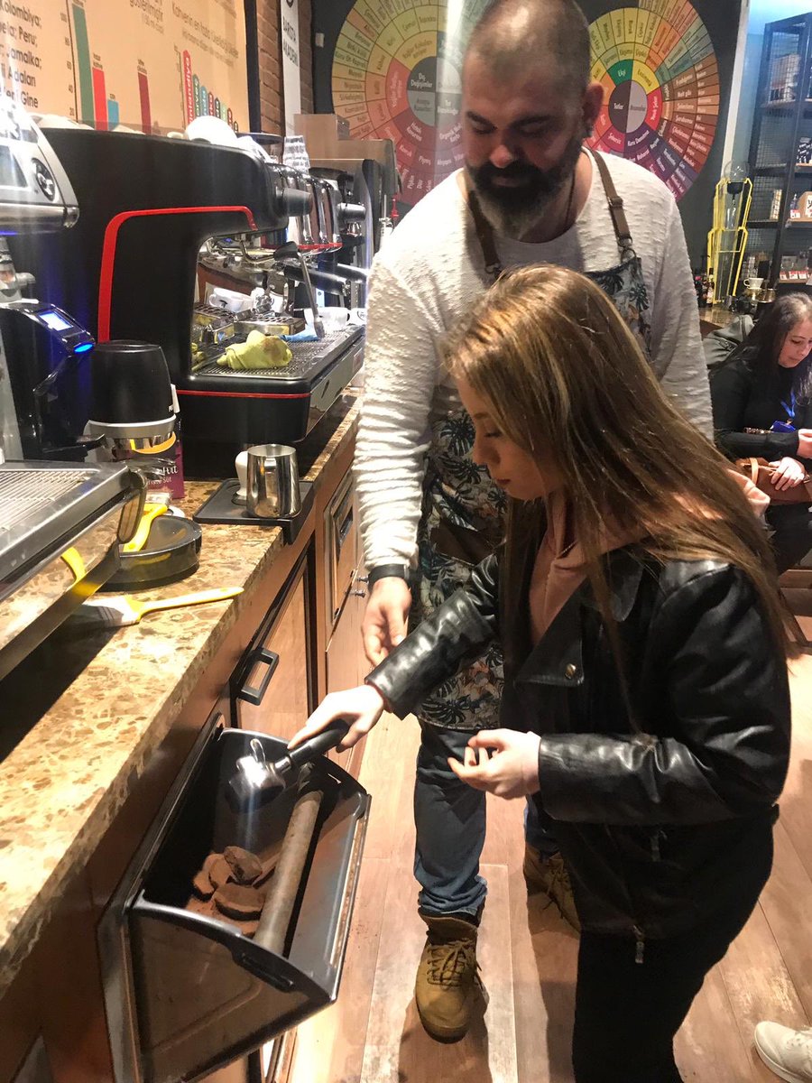 KOBAF3's tweet photo. #Repost @kobaf2018 with @make_repost
・・・
FMKahve #Davidpeople #Baristaakademi Ataşehir tesislerinde özel gereksinimli çocuklarımız ile birlikte Batista eğitimlerimizi aldık.
Bize kapılarını FM kahveye teşekkürler
#kobaf
#güçlüaile
#fmkahve
#davıdpeople
#baristaakademi https://t.co/HyqPkT3sQO