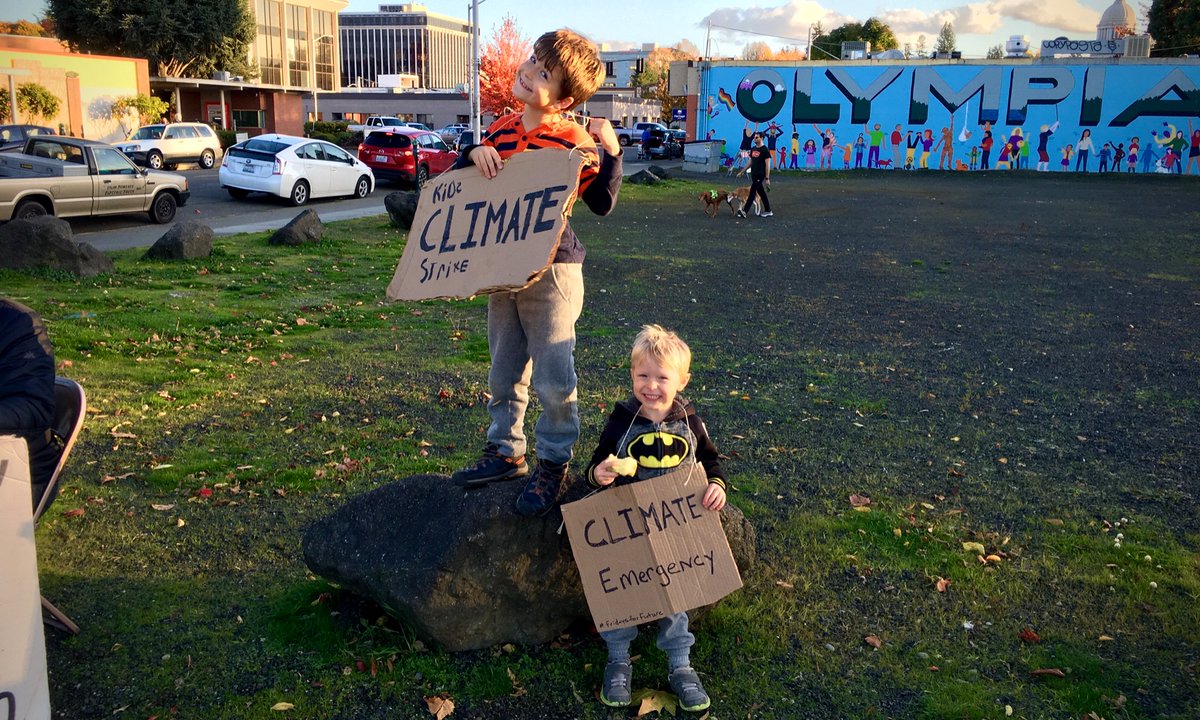 ClimateKids2's tweet photo. @Raffi_RC @ClimatePsych @GretaThunberg @ElizabethMay @billmckibben @MichaelEMann @davidaxelrod @CleanAirMoms @Agent350 @MaryHeglar @SethDKlein Beluga Brigade recruits reporting for duty! More battle hymns please! #CimateStrike https://t.co/0bXMNUaPgD