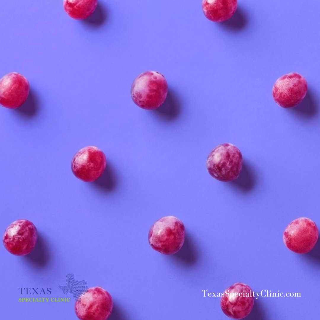 TxSpecialty's tweet photo. Raise your hand if you 💜grapes! They're loaded with water, which means that just under a cup full is 100 calories. Plus, they're a terrific source of vitamin K and manganese, and contain some fiber, which helps keep you full. 🍇 https://t.co/h7x8y3XOpe