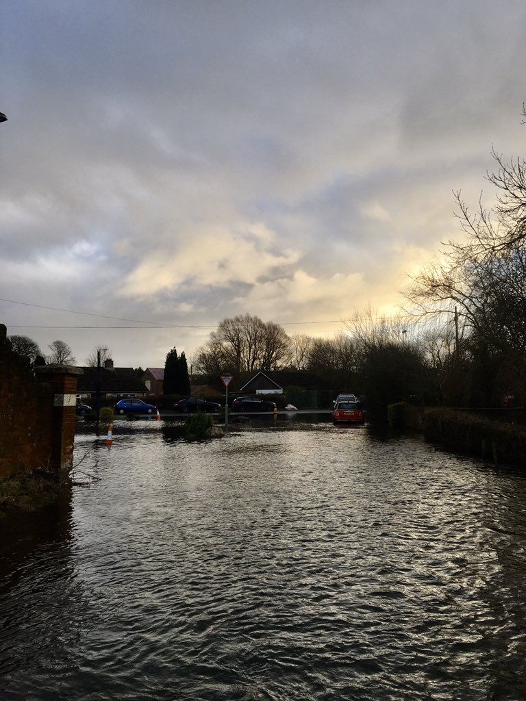 bough_laura's tweet photo. #Flooding has receded from The Moor into #Puddletown but Druce Lane alongside @TheBlueVinny #flooded. Knee deep in places, and fast flowing. Definitely wouldnβt recommend driving through! #RiverPiddle #Dorset #floods #ukweather @TravelDorset https://t.co/xZIXdUtDR2