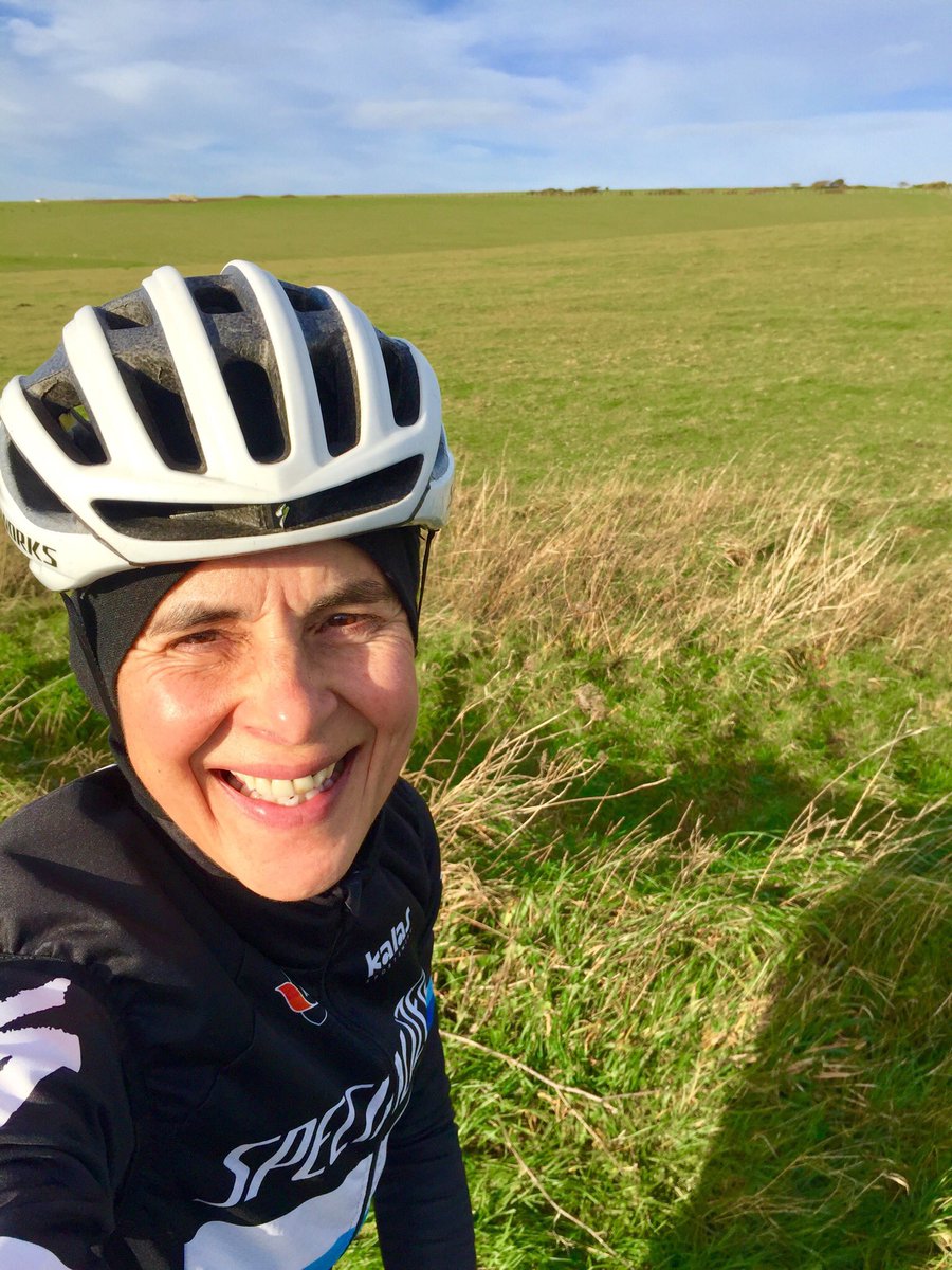 Juliette_Clark's tweet photo. #WinterSolstice weekend ride part II. Now the darkness shifts into light. Greeted with sunshine today, allowing me to complete my #HotChillee2000. 
#thisgirlcan #nolimits #racerideconquer https://t.co/OOR2RnFhxY