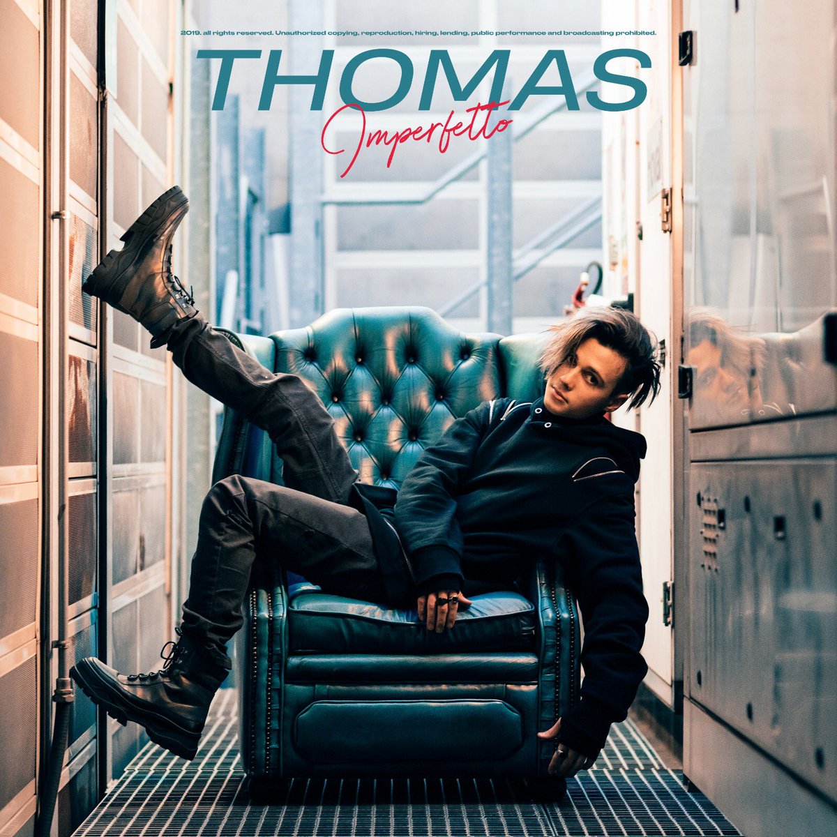 WARNERMUSICIT's tweet photo. “Imperfetto come il suono, come l’amore, come tutto ciò che c’è di più puro, questo album lo è.. IMPERFETTO”. 
‘Imperfetto’ il nuovo album di @ThomasOfficial fuori il 24 Gennaio 🎙✨

#Thomas #Imperfetto https://t.co/TzziJzO9di