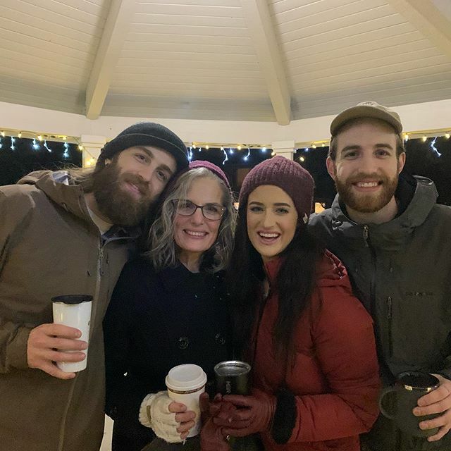 LyndaLMeyers's tweet image. After the book signing got@to hang@out@with three of my favorite peeps! Spiked hot apple cider and a neighborhood walk to see the Christmas Lights was a perfect ending to a great day! #familytime #christmaslights🎄 #spikedcider #holidaycheer ift.tt/2PO59w9