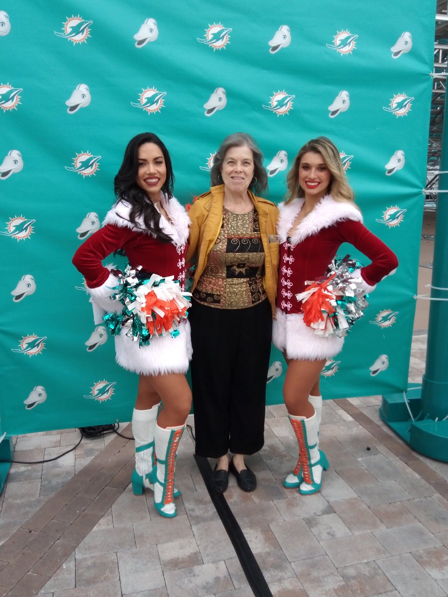 miamiharriet's tweet photo. Proud to be @HardRockStadium @ 2019 @MiamiDolphins' #Jewish Community Day to celebrate the 1st night of #Chanukah!!
#MiamiDolphins
@elimarcusmusic
#HardRockStadium
#JewishFlorida.news
#JewishCommunityDay
#Hanukkah
@jasonljenkins https://t.co/aOxuNDIHFx