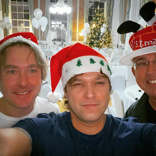 oliversean's tweet photo. Music video premiere of the #HolidaySong done! Time to get the marathon Christmas celebrations started now ๐ฅณ๐๐บ๐ Everyday will be like a holiday! #oliversean #oliverseanband #realindieproject https://t.co/fZ7bxlEsKM https://t.co/AnRuGoR2i0