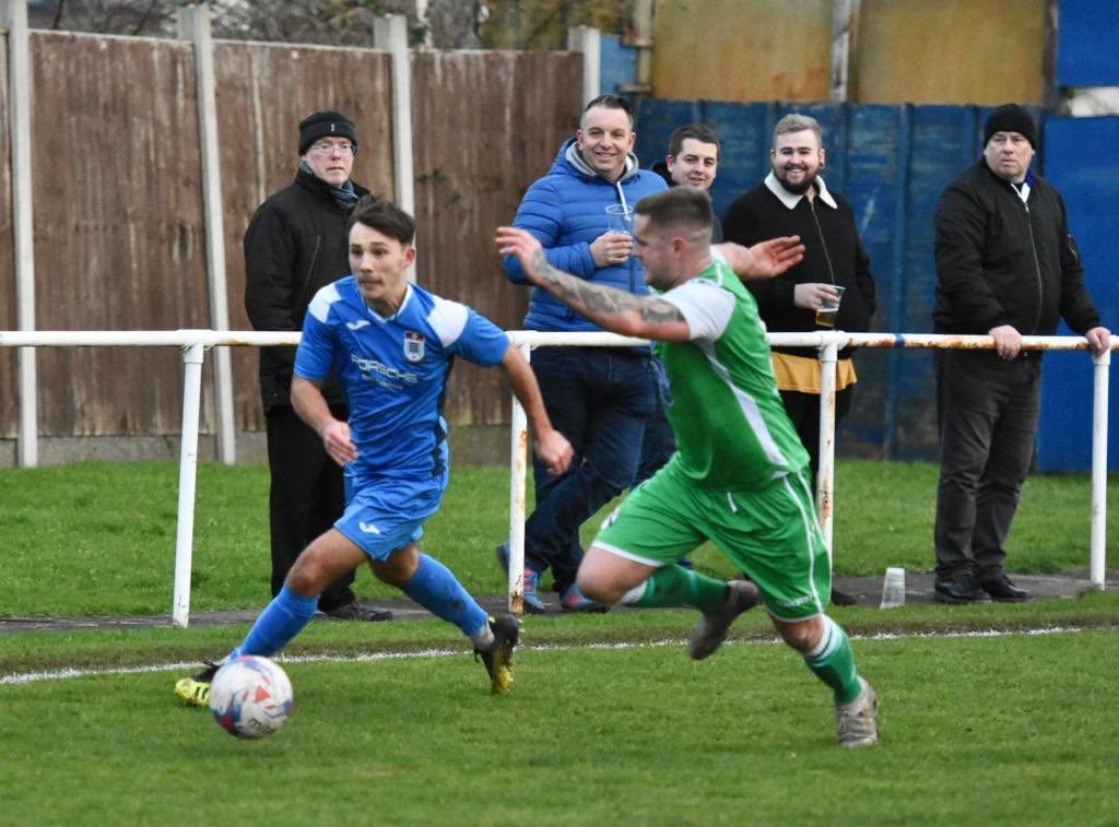 squiresgatefc's tweet photo. SPONSOR: A big thank you to @AllAspectsPH for sponsoring yesterday’s game. Here they are pictured watching James Boyd from the sidelines! 

If you’re interested in sponsoring a game contact us on social media or email squiresgatefc@gmail.com https://t.co/liQkj0TCaN