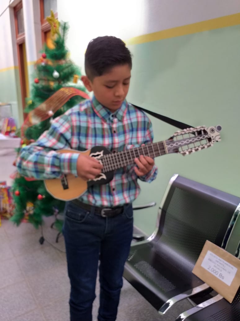 alcaldiadeoruro's tweet photo. El Gobierno Autónomo Municipal de #Oruro, a través  de la Secretaría Municipal de Cultura, procede a la entrega de los incentivos económicos, a los premiados de las distintas categorías del Festival Aquí Canta Bolivia.
#JuntosPorElProgreso
#AQUiCANTABOLIVIA https://t.co/7dqP7S5YXx