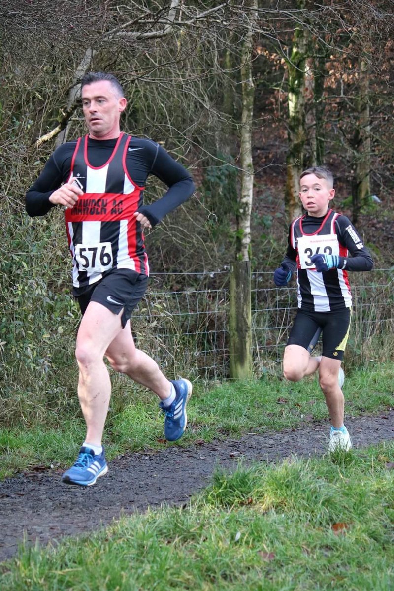 Landscape_Chris's tweet photo. The lesser spotted Singleton made a rare appearance in a vest today, happy to wear the colours to pace a talented 11 year old round to a 18:05 5k PB......one to watch!! 👀👌 https://t.co/8NJMkaPaJB