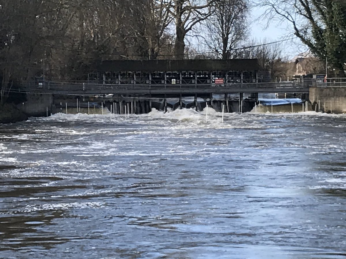 WeybridgeRC's tweet photo. Not 3, 4 or 7 but 8 sluice gates open... now submerged: the many faces of our neighbouring #Shepperton weir. Definitely #noboating. Stay #floodaware of #floodrisk #respecttheriver #respectthewater https://t.co/cjBGsszt7x