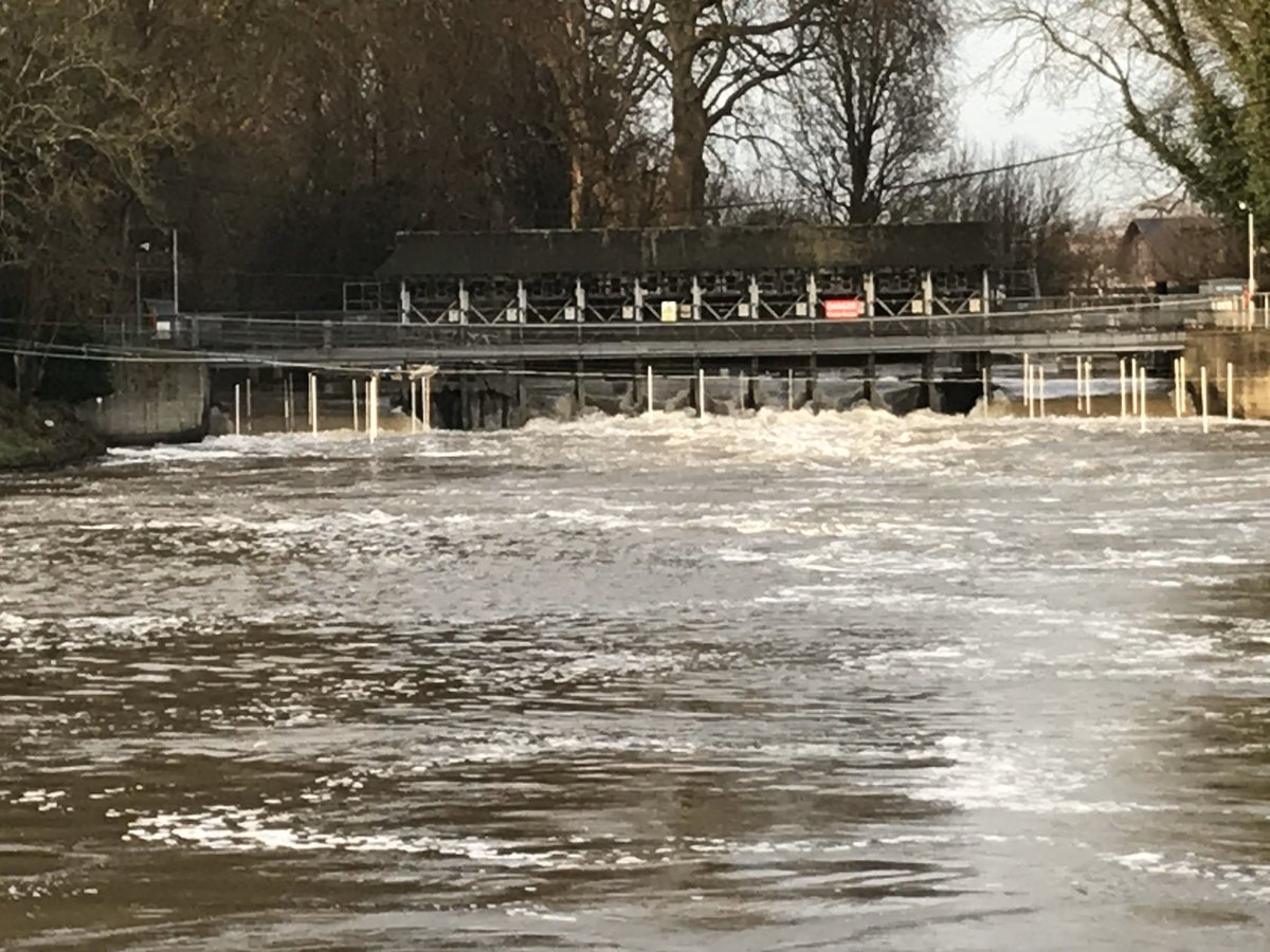 WeybridgeRC's tweet photo. Not 3, 4 or 7 but 8 sluice gates open... now submerged: the many faces of our neighbouring #Shepperton weir. Definitely #noboating. Stay #floodaware of #floodrisk #respecttheriver #respectthewater https://t.co/cjBGsszt7x