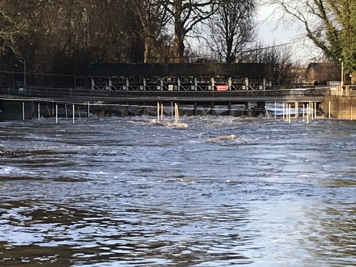 WeybridgeRC's tweet photo. Not 3, 4 or 7 but 8 sluice gates open... now submerged: the many faces of our neighbouring #Shepperton weir. Definitely #noboating. Stay #floodaware of #floodrisk #respecttheriver #respectthewater https://t.co/cjBGsszt7x