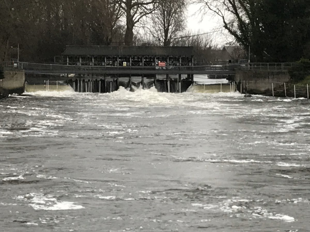 WeybridgeRC's tweet photo. Not 3, 4 or 7 but 8 sluice gates open... now submerged: the many faces of our neighbouring #Shepperton weir. Definitely #noboating. Stay #floodaware of #floodrisk #respecttheriver #respectthewater https://t.co/cjBGsszt7x
