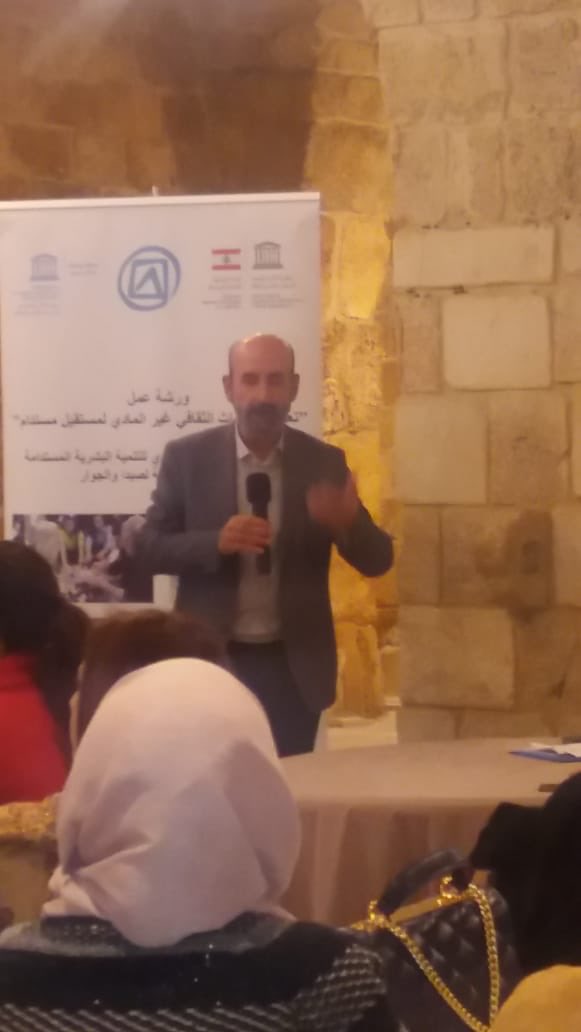 RHHS_Saida's tweet photo. عرض قدّمه أستاذ محمد غالي للمشروع الذي نفّذته مجموعة من طلابنا عن حرفة صناعة قوارب الصيد الخشبية في صيدا في ورشة عمل " تعلّم مع التراث الثقافي غير المادي لمستقبل مستدام " التي أقيمت في خان الإفرنج في 20 - 12 - 2019 https://t.co/j6WaPsT8Ur