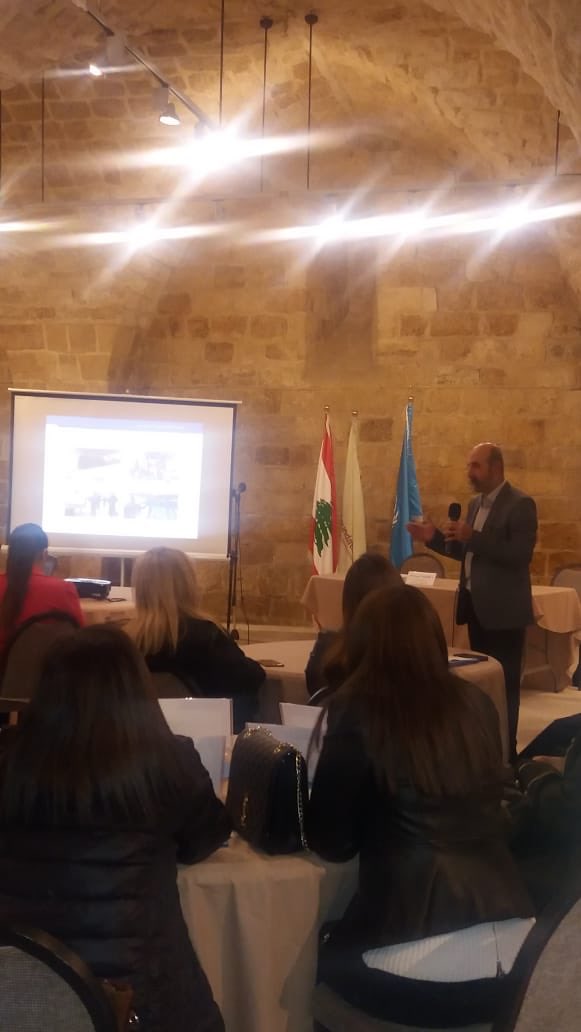 RHHS_Saida's tweet photo. عرض قدّمه أستاذ محمد غالي للمشروع الذي نفّذته مجموعة من طلابنا عن حرفة صناعة قوارب الصيد الخشبية في صيدا في ورشة عمل " تعلّم مع التراث الثقافي غير المادي لمستقبل مستدام " التي أقيمت في خان الإفرنج في 20 - 12 - 2019 https://t.co/j6WaPsT8Ur