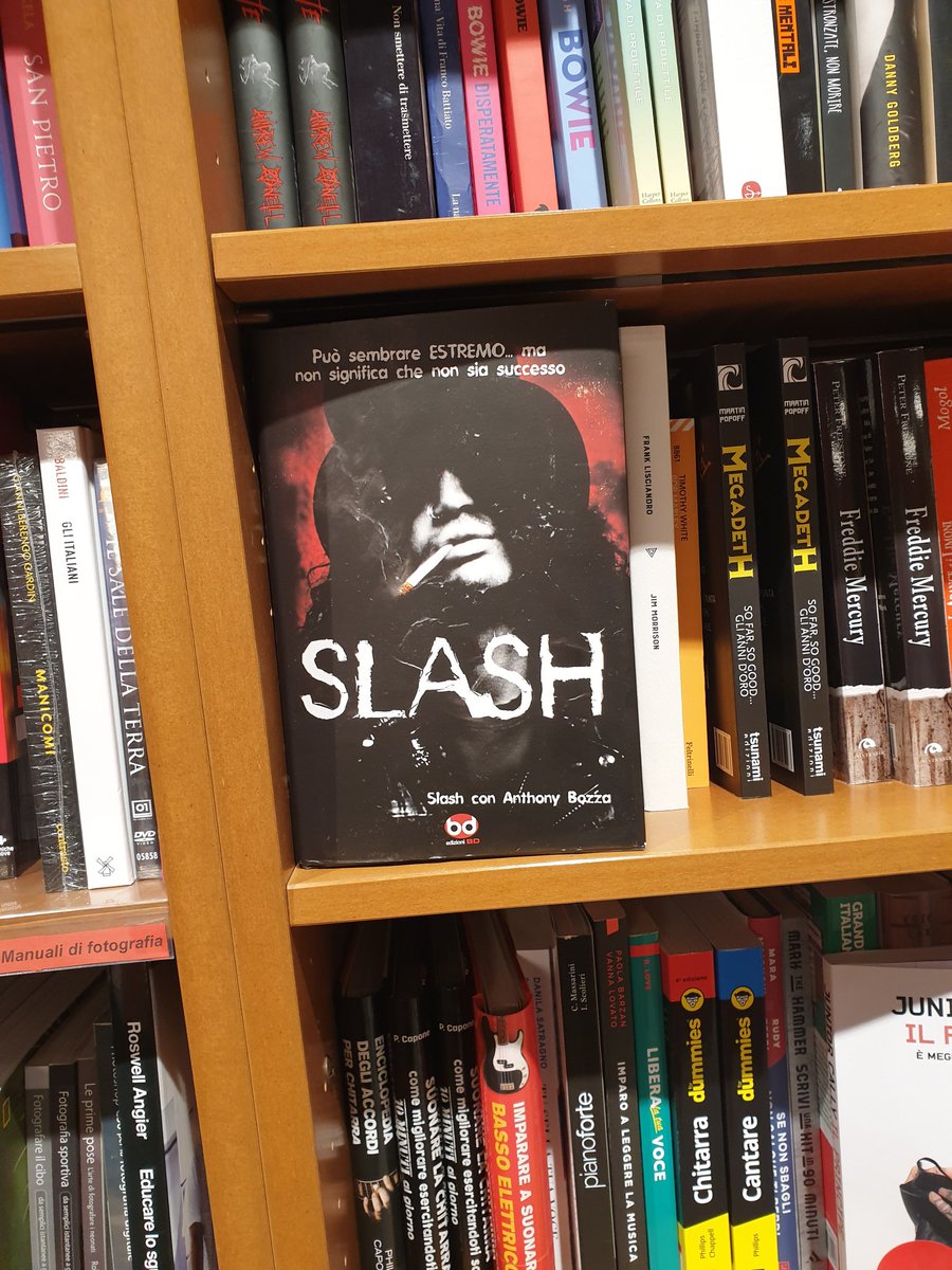 SlashParadise1's tweet photo. @slash It Seems Excessive... but That Doesn't Mean It Didn't Happen
#book #library #slashbook #SlashNews #legend #Legendary #Guitarist #myidol #myhero #topHat #GibsonGuitar #RnfnR #RockNRoll #puósembrareestremo #anthonybozza https://t.co/7WE4bIFx1d