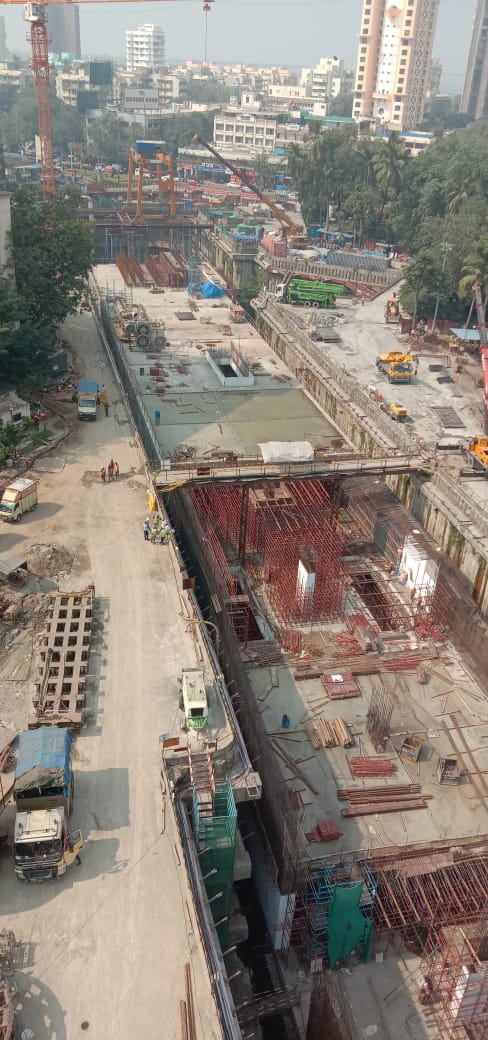 AshwiniBhide's tweet photo. Someone asked me 2 share updates on #Siddhivinayak stn of @MumbaiMetro3 &amp; here they r. #Excavation 100% #BaseSlab 84% #ConcourseSlab 73% #Intermediate Slab 58% #RoofSlab 50% &amp; #platformSlab 26%. #Tunnel frm SiddhiVinayak to #Worli about to finish &amp; upto #Dadar about to start. https://t.co/EWi8xHUy4l