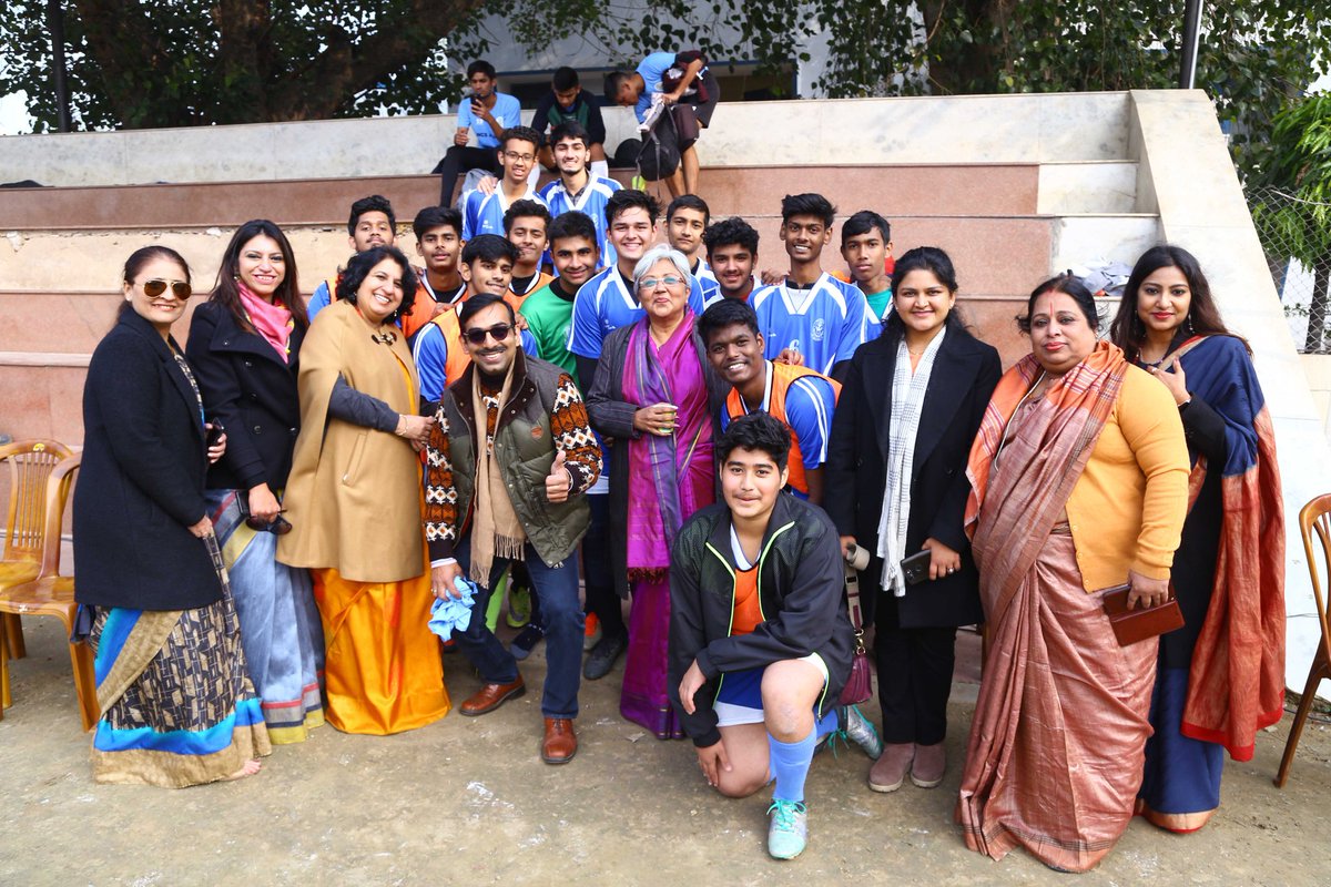poojapaswan's tweet photo. Navy Children School, Chanakyapuri, New Delhi Alumni meet 2019
Visiting my alma mater brought so many memories. Meeting my teachers.. my classmates . I have left a part of my soul ... To the most wonderful years of my life #NavyChildrenSchoolAlumniAssociation
#2002batch https://t.co/Kqym19D4O2