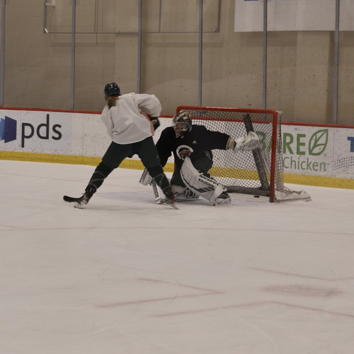 mnwild's tweet photo. We had a special guest today at practice. Hey, @LeeSteck2! 👋

Girls’ Hockey Weekend, presented by @Freschetta, was a blast. Thanks for joining us! 🏒

#mnwild https://t.co/ppfVQx0YnT