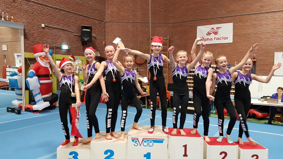 Dogbaak's tweet image. Wij wensen iedereen fijne kerstdagen en een goede jaarwisseling!
#kerstballentournooi @DeScheg Deventer