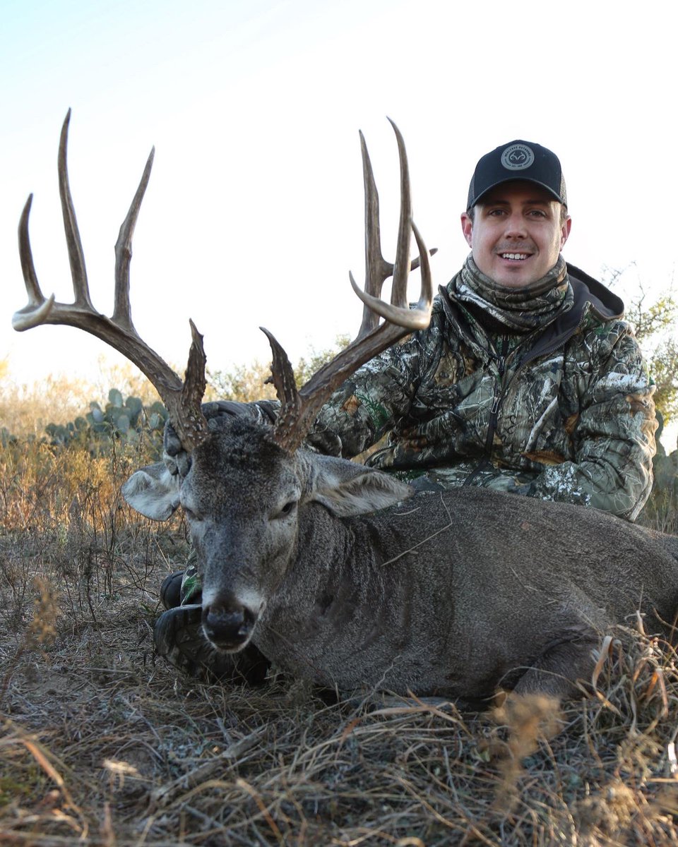 TylerJordan's tweet photo. Last day buck! The ranch we hunted this week had a lot of history with this old buck. 8 1/2 years old and they’ve been trying to get him killed for 3 years. Finally caught a break with some cool temps and the moon almost all the way down that must have had him on his feet today! https://t.co/ypGbWUkC1k