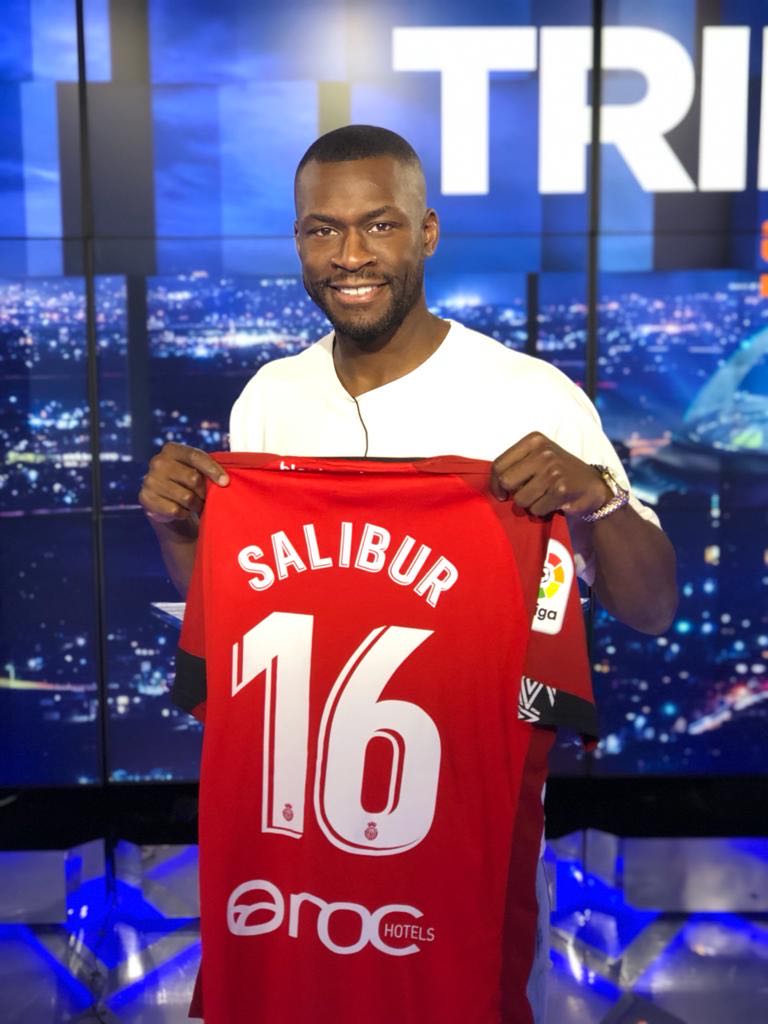 beinsports_FR's tweet photo. 📺 #TribuneSports
⚽ RT + Follow @beinsports_FR pour tenter de remporter le maillot de @YSalibur ! https://t.co/yME45teAFr