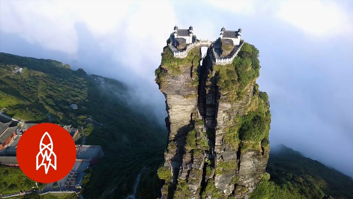 JuliaThomsen10's tweet photo. We often forget about how amazing the nature of China is, including the #WulingMountains. https://t.co/mnwLK0SyVq https://t.co/JYdM1zqYkf