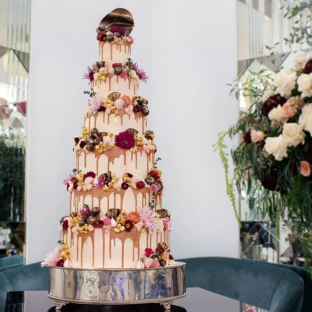 THANK YOU all for being so supportive and kind throughout (and after) the making of this cake! I’m still buzzing and can’t believe I pulled it off 🙈
Creating this 6 tiered wedding cake at one of the most prestigious venues in London was one of the mo… ift.tt/2sfzWsX