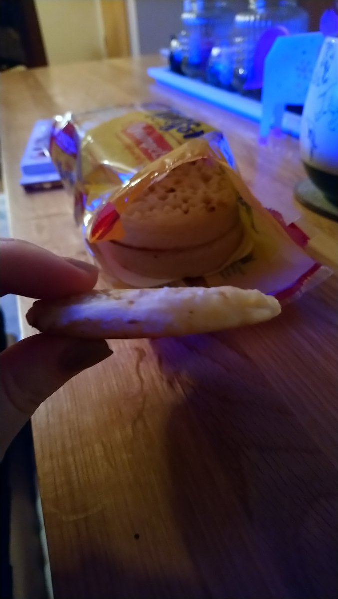 Gemma_Luxton's tweet photo. I feel I've been a bit short changed on my crumpet @KingsmillCare... That's not going to soak up any butter! 🙄 😂 https://t.co/sbCV1Pan4u