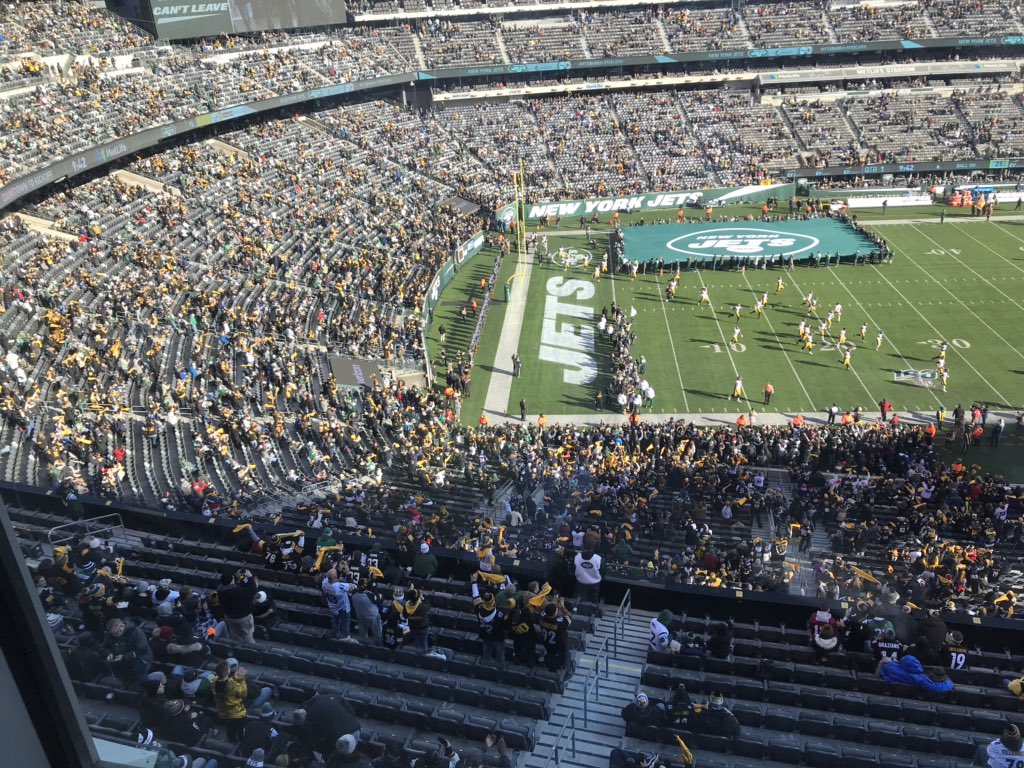 MMehtaSports's tweet image. MetLife Stadium erupts with loud Steelers fans waving Terrible Towels as Steelers enter the field. 

Looks and sounds like a Pittsburgh home game at the Jets home.