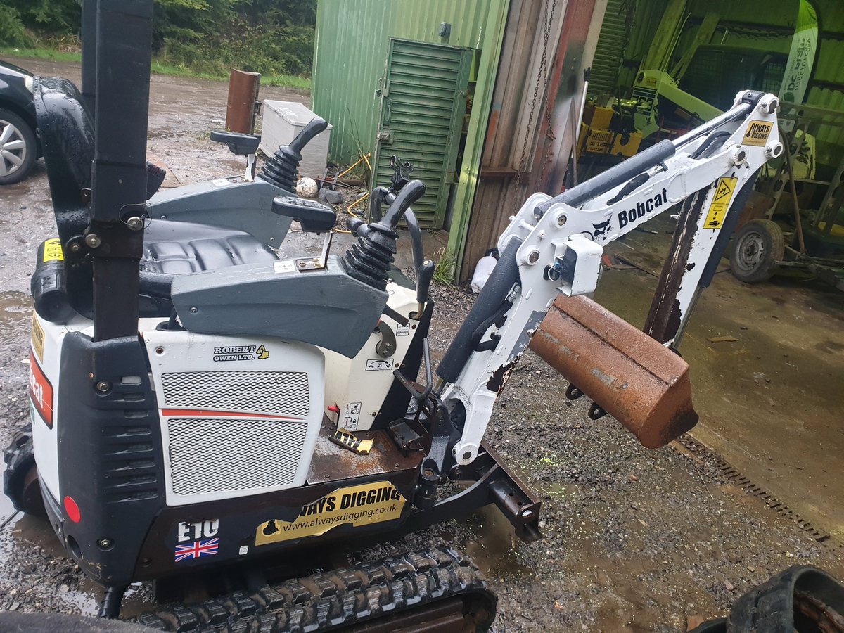Another machine in for a service and respray over Christmas for our good friends at <a href="/alwaysdigging/">Always Digging</a>.
 #refurbishment #bobcat #respray #service #plant #micro #exavator #fitter #plantengineer