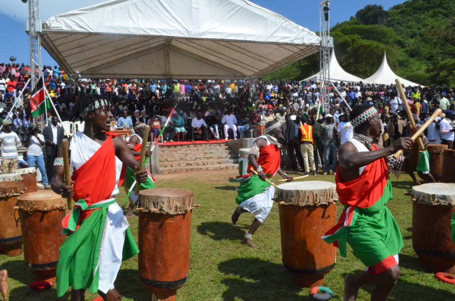 #Ingoma z'#Uburundi by Abatimbo from #AssociationSangwaAmahoro, today had the honor to participate in the opening ceremonies of the Isimbo Beach Carnival Season, in Budalangi, Busia County.  Thumbs up to #Africanculture, #culturediversity, #Burundi& #Kenya