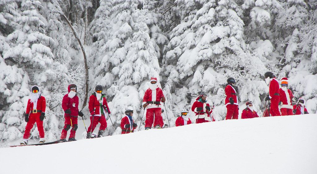 GlideToursPT's tweet photo. É Natal e oferecemos uma prendinha a todos os nossos clientes da época. Feliz Natal e obrigado a todos. Votos de muita neve e diversão!

#glidetours #snowspecialists #santaski https://t.co/NUka0ysp6v