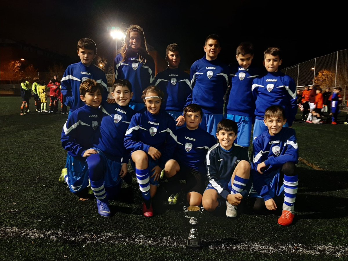 BoscoValladolid's tweet photo. Campeón del #IITrofeoNavidadDonBosco el CD Don Bosco después de vencer 1-0 contra el @CDJuvRondilla 

Tercer clasificado el @CD_San_Agustin al ganar 2-0 al Atlético @CDParquesol https://t.co/akC6xUI6qX
