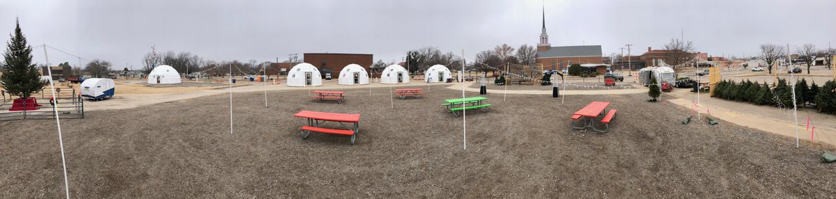 It’s our last day and the last day for #MerryMainStreet! 🎄 We’re open until 6. #ShopPP