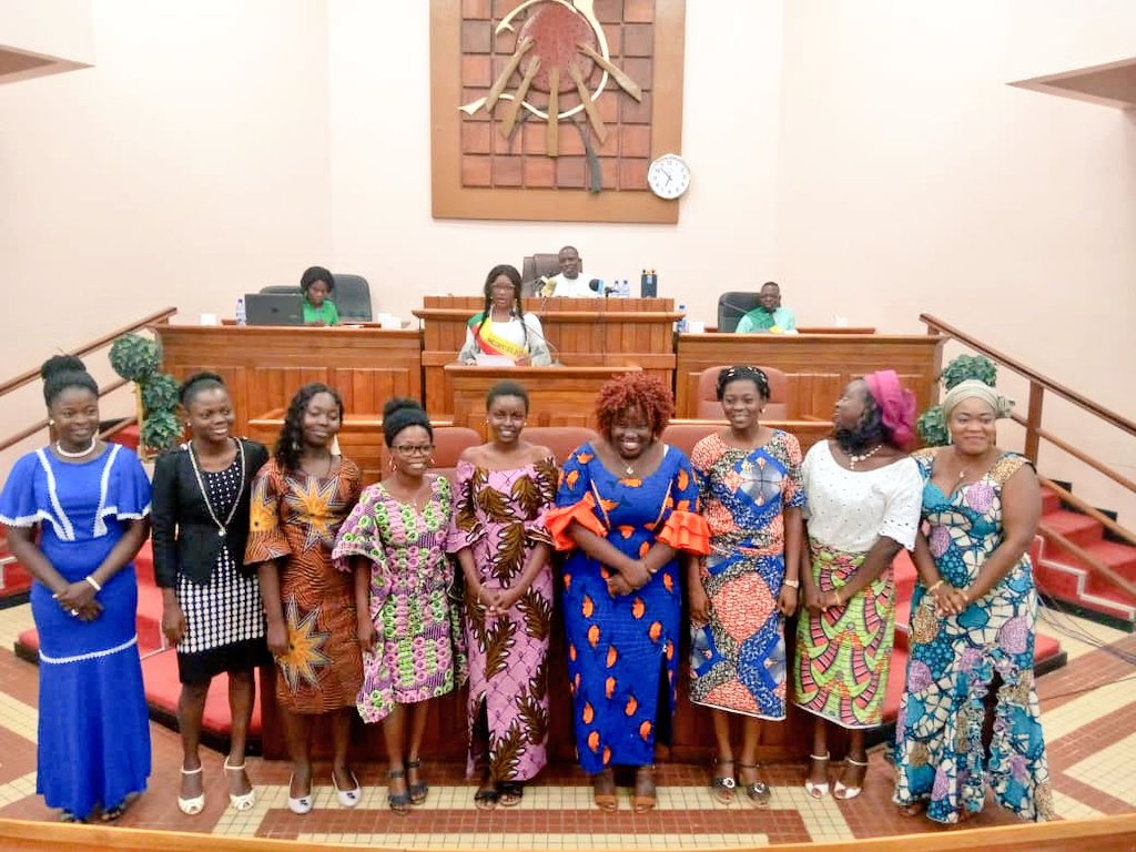abdoulwaahidou's tweet photo. Cette session ordinaire du @PJBenin a été aussi l'occasion de la mise sous fonds baptismaux de l'Union des Jeunes Femmes Parlementaires du Bénin (UJeFP-BENIN). Cette union a à sa tête l'He #Nathalie N'KOUE.
#CréationUJeFP_Benin
#sessionparlementaire2 https://t.co/jkhiGXcEw3