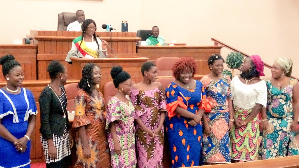 abdoulwaahidou's tweet photo. Cette session ordinaire du @PJBenin a été aussi l'occasion de la mise sous fonds baptismaux de l'Union des Jeunes Femmes Parlementaires du Bénin (UJeFP-BENIN). Cette union a à sa tête l'He #Nathalie N'KOUE.
#CréationUJeFP_Benin
#sessionparlementaire2 https://t.co/jkhiGXcEw3