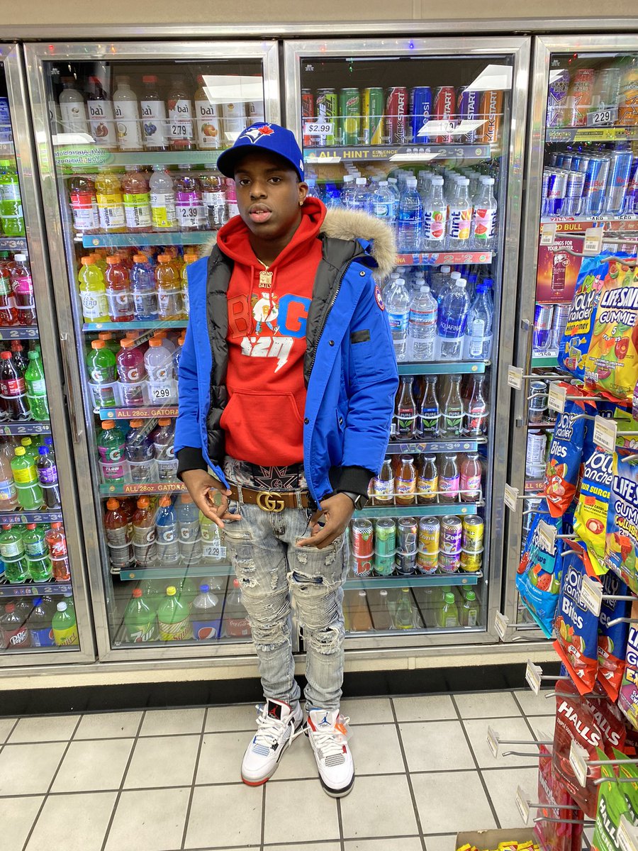 Aaron_YFN's tweet photo. He aint me shawty you can keep the comparisons🧩 Shop BAGSZN APPAREL BY ME🎒❤️💙 https://t.co/N0Be50uacy