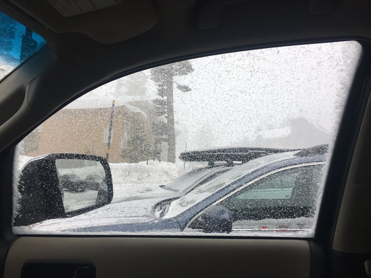 mkerrest's tweet image. What a difference an hour makes 😁❄️ #SkiPowder @KirkwoodMTN