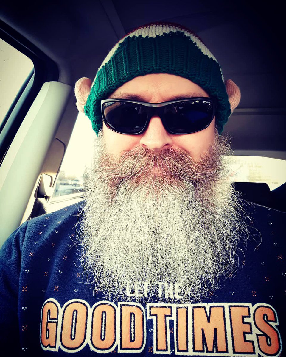 tbbclub's tweet image. #ItsBeginningToFeelLikeChristmas #SundayBeforeChristmas #ChristmasJumper #LetTheGoodTimesRoll with Stu Sewell of Morpeth, Northumberland #biggreybeard #elfears #elfhat #BeardTweet #TBBClub
Stu: "Surf bum, beer loving, family man &amp;amp; bass player in hard rock band @sorryfornothing "