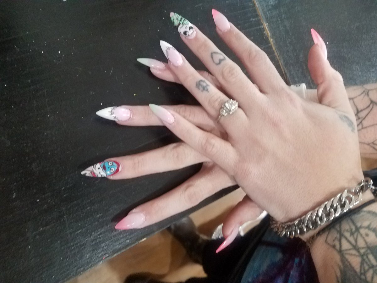 LauraLulukicker's tweet photo. Nightmare before Christmas nails I did 😍 https://t.co/7b3frmDcR3