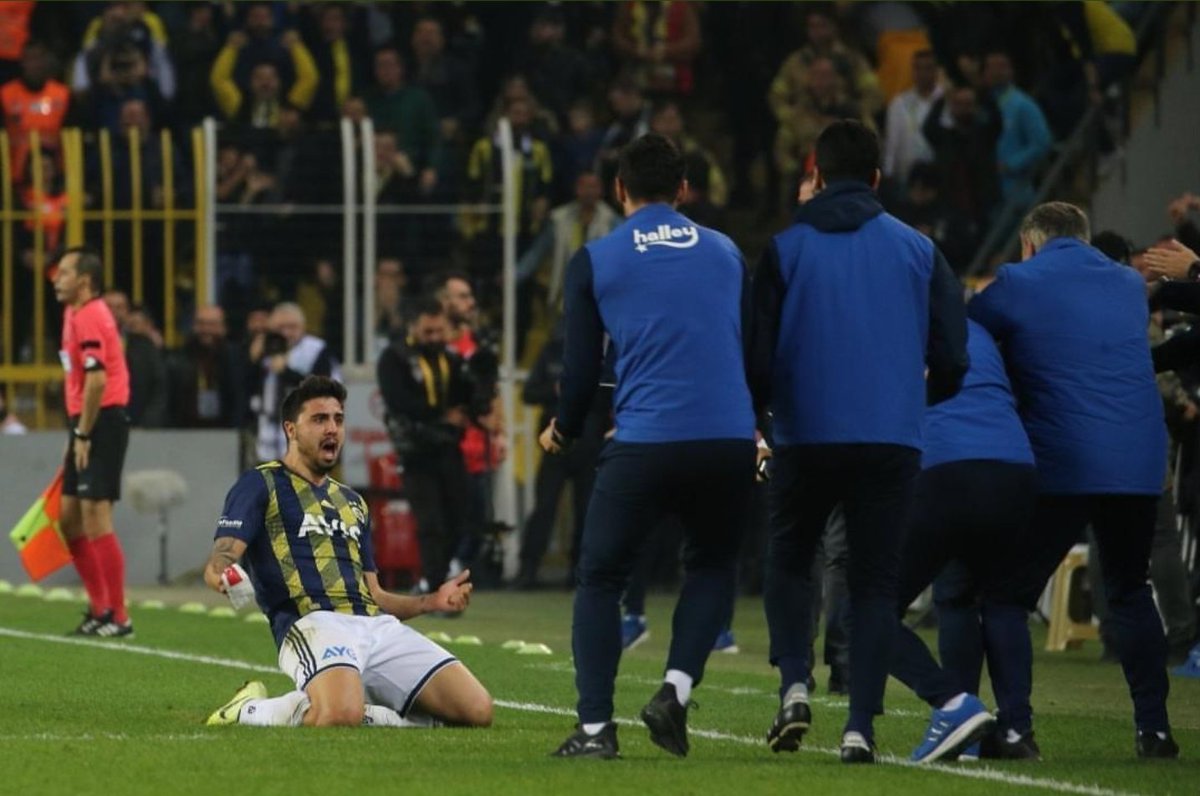 LeTrollDergi's tweet photo. Zidane: "Oğlumla evimin bahçesinde futbol oynarken ikimiz de en sevdiğimiz futbolcular olurduk. Oğlum ben olurdu, ben ise Ozan Tufan." https://t.co/NkPlo4suLj