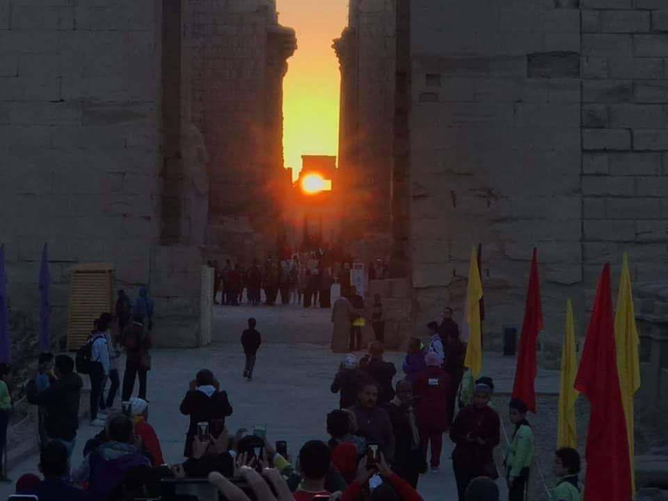 asa7med7's tweet photo. تعامدت الشمس اليوم على منصة قدس الاقداس بمعبد الكرنك لمدة ساعه في حدث سياحي مهم يحدث مرة في السنة https://t.co/nAAnBoTLX8