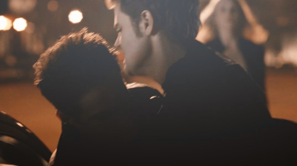ofsteroline's tweet photo. always your protector angel https://t.co/eHVR2TowLB