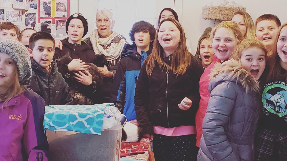 srfcsd's tweet photo. #srfsaints went to the #cat palace this past week to donate time and visit with some animals that needed some love! #yearofinnovation #srfcsd #srfcatpalace #volunteering #givingback https://t.co/ycVZUUtqHi