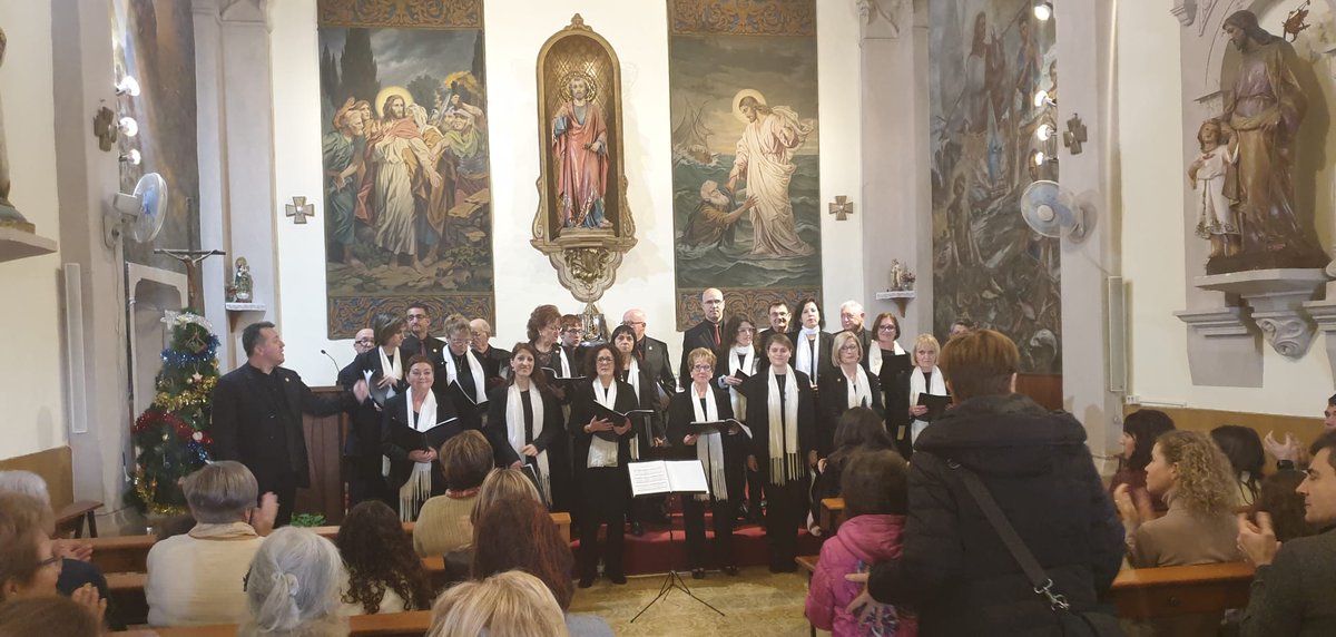 coriubilo's tweet photo. Aquest cap de setmana hem ofert els dos tradicionals concerts de Nadal, dissabte a #alcanar i avui diumenge a #lescases, tots dos amb gran èxit d'assistència. També hem recollit aportacions per a #lamaratotv3
Aprofitem per a desitjar-vos Bons Nadals i Feliç 2020!! https://t.co/VsFW85fI9T
