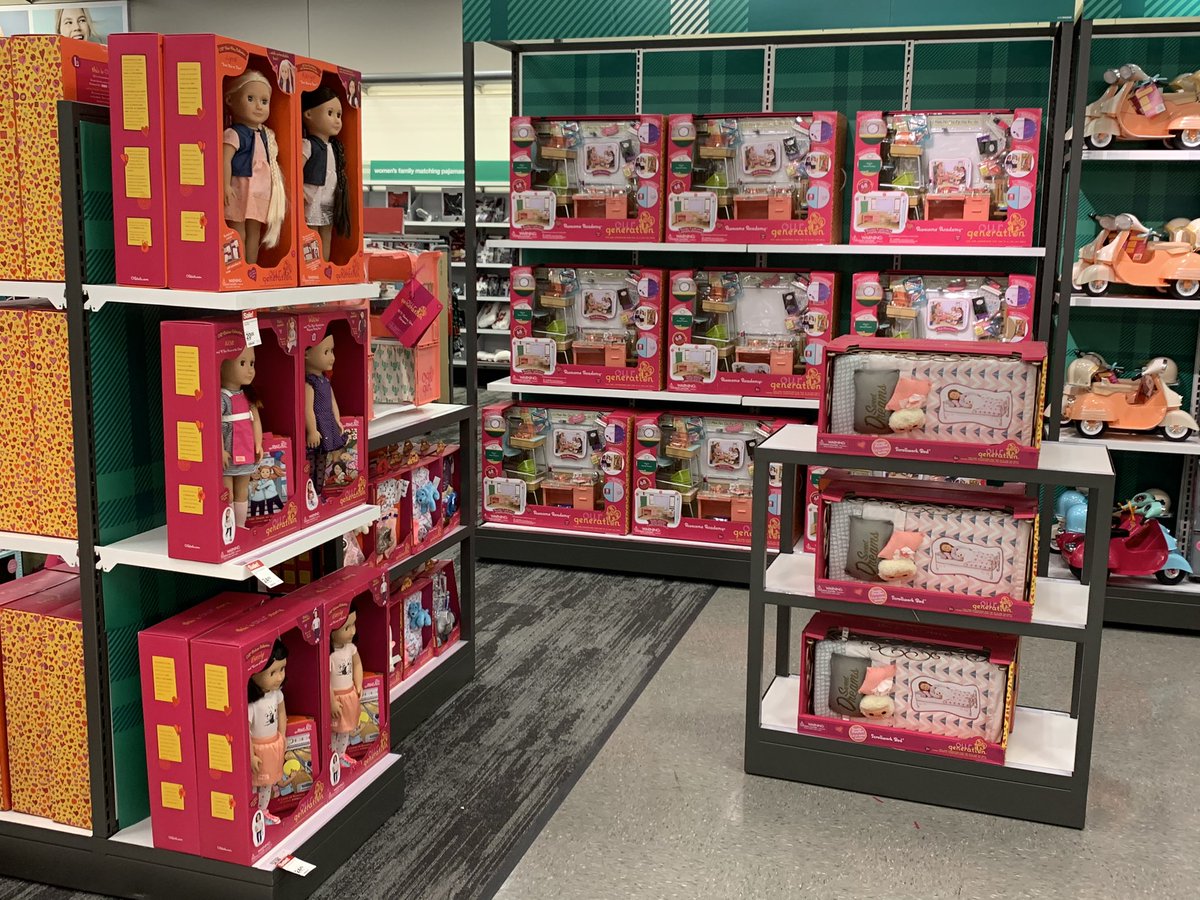 Lexi_Cooley_'s tweet photo. We made a creative celebratory moment at 1902! #merchandising #merrygifting #betterthanPOG #sbtarget @veramay11 @ChrisMi02869658 https://t.co/zNEGPCGuh6