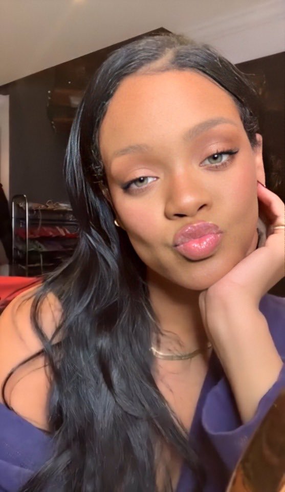 badgalriri on Twitter: "One year ago today, Rihanna posted on Instagram R9  will come in 2019. exaclty one year later, Rihanna posted an update about  R9. Do you think R9 will still